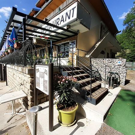 Hotel Restaurant La Chaumiere Du Lac แคลวูซ์-เลส์-ลาคส์ ภายนอก รูปภาพ
