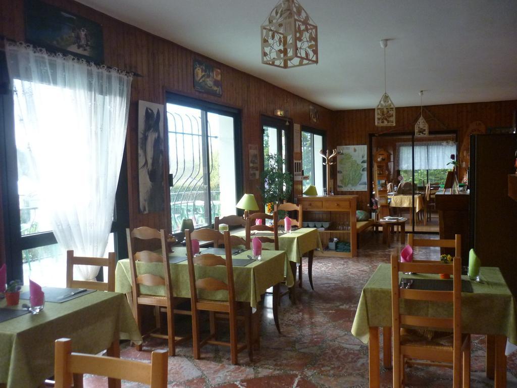 Hotel Restaurant La Chaumiere Du Lac แคลวูซ์-เลส์-ลาคส์ ภายนอก รูปภาพ