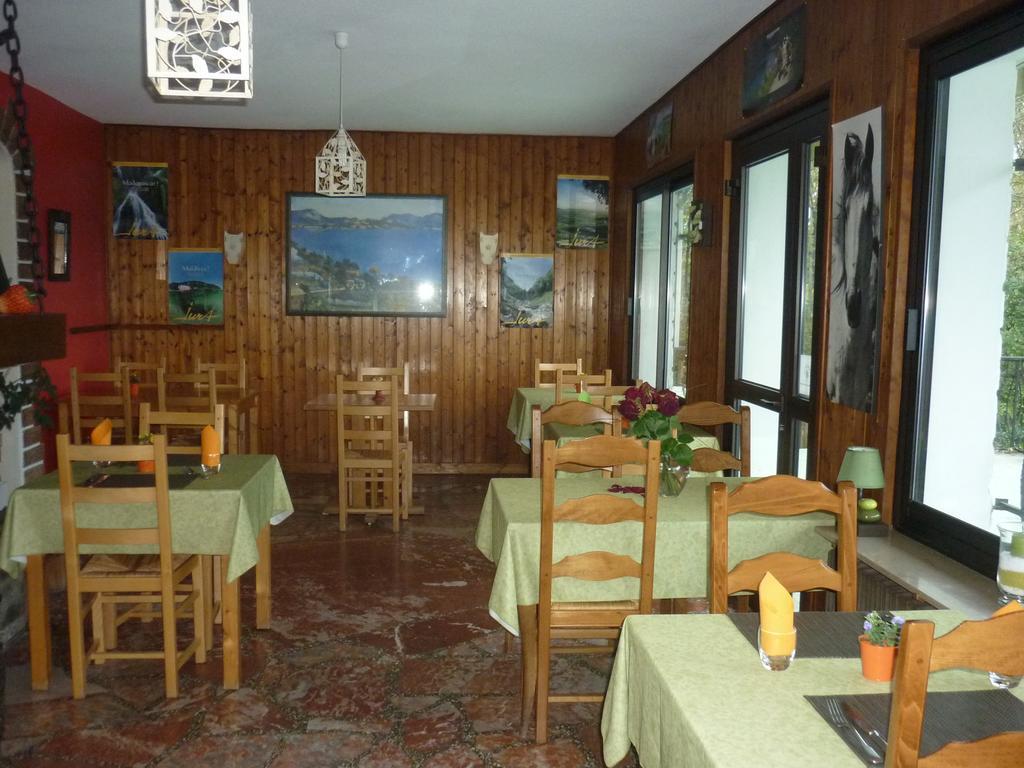 Hotel Restaurant La Chaumiere Du Lac แคลวูซ์-เลส์-ลาคส์ ภายนอก รูปภาพ