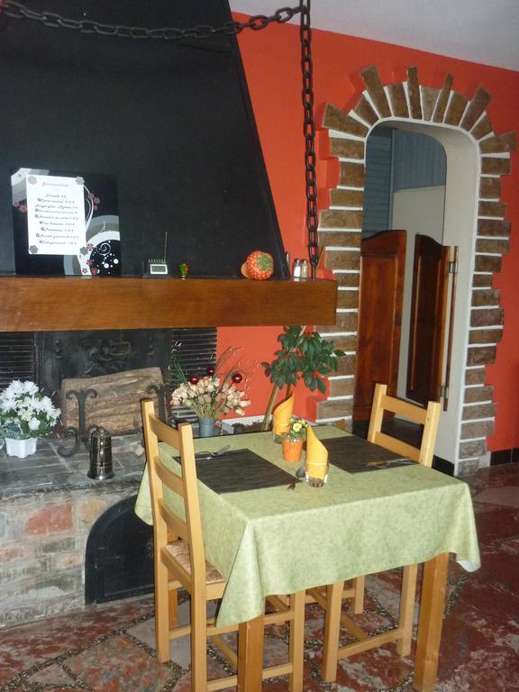 Hotel Restaurant La Chaumiere Du Lac แคลวูซ์-เลส์-ลาคส์ ภายนอก รูปภาพ