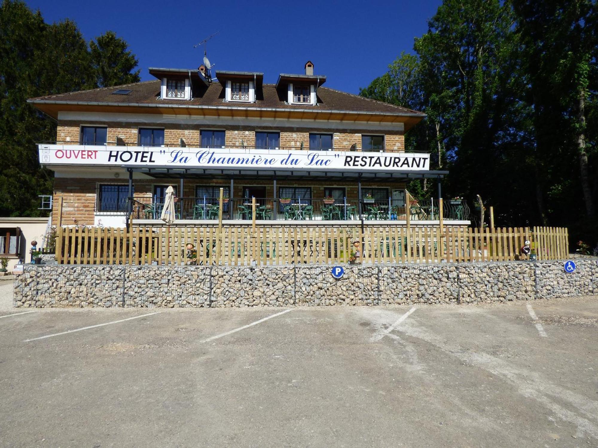 Hotel Restaurant La Chaumiere Du Lac แคลวูซ์-เลส์-ลาคส์ ภายนอก รูปภาพ
