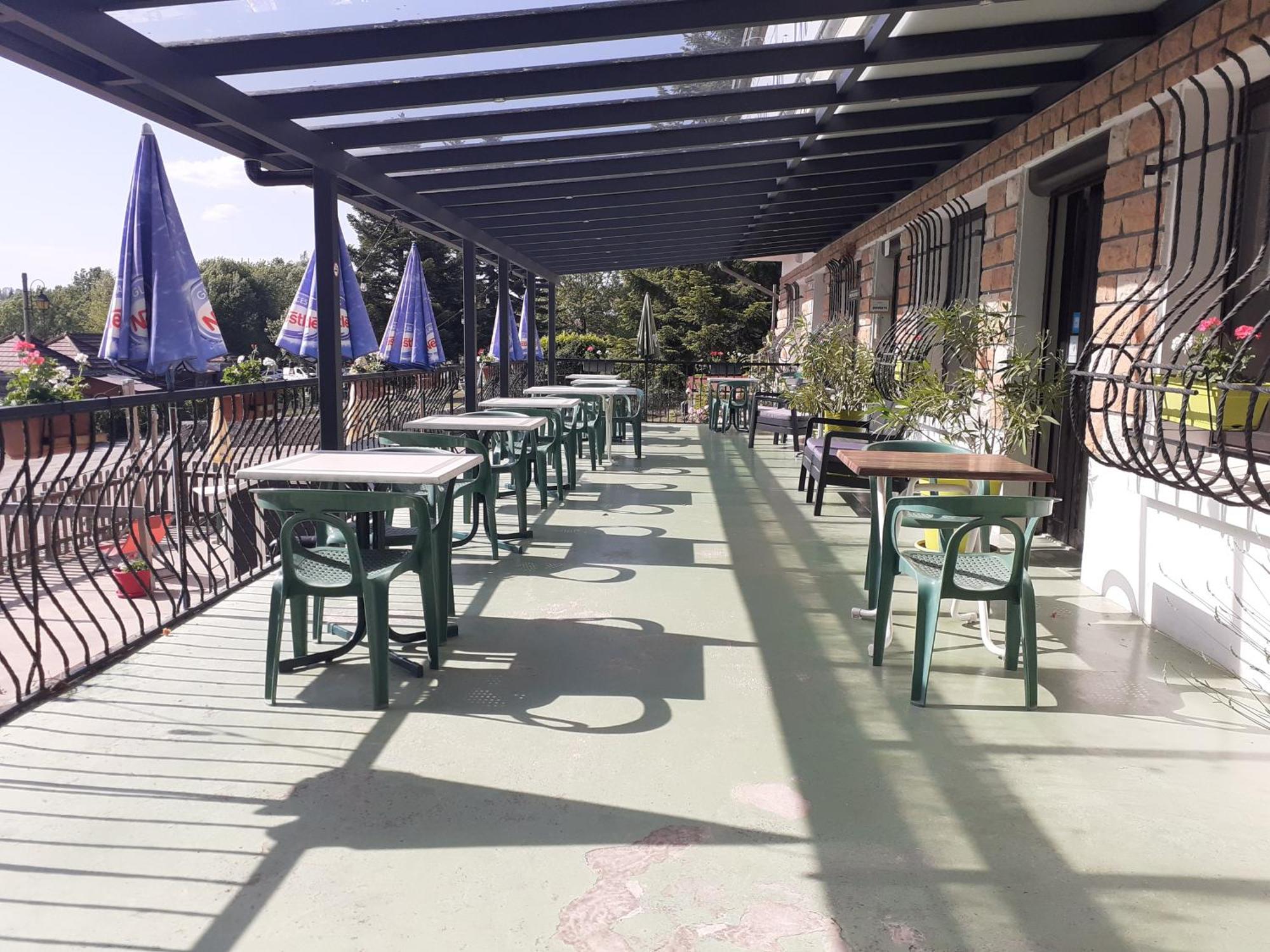 Hotel Restaurant La Chaumiere Du Lac แคลวูซ์-เลส์-ลาคส์ ภายนอก รูปภาพ