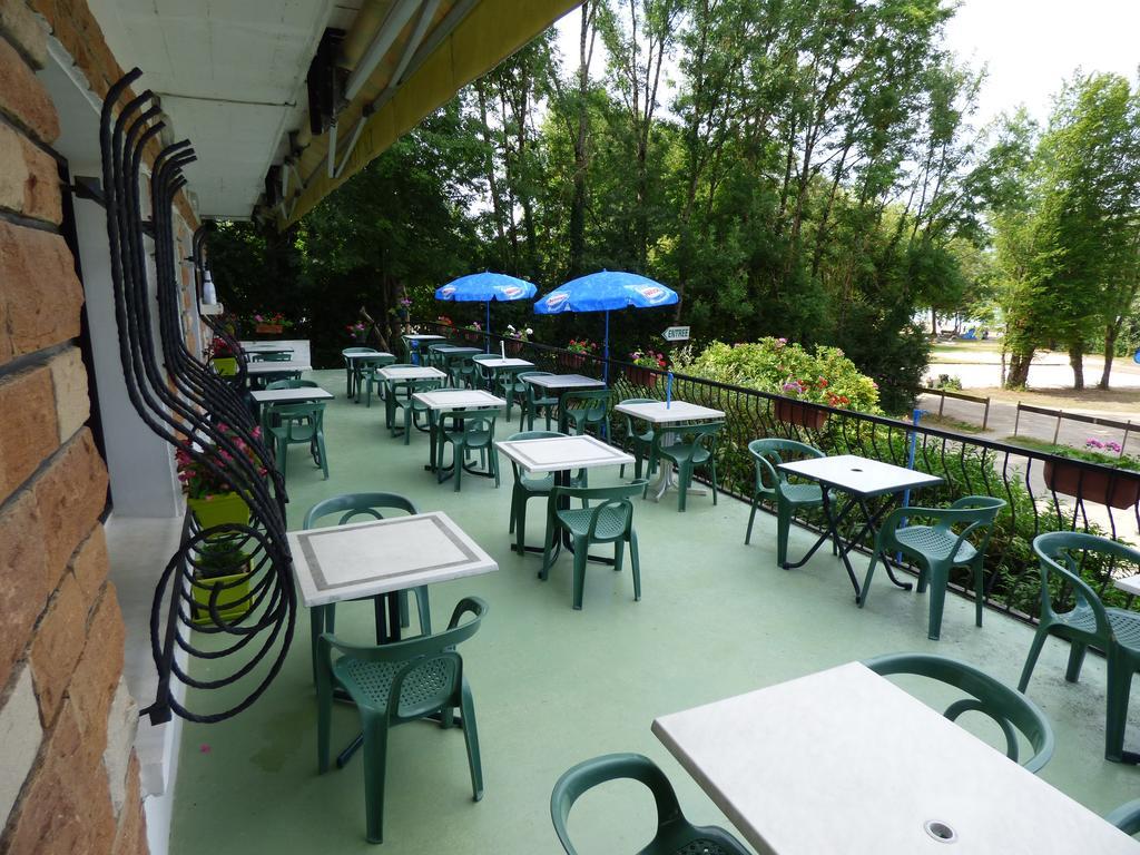 Hotel Restaurant La Chaumiere Du Lac แคลวูซ์-เลส์-ลาคส์ ภายนอก รูปภาพ